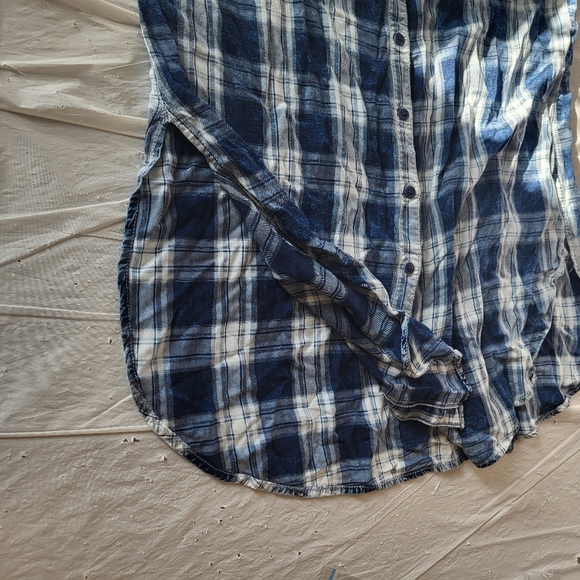 Reitmans Blue and White Plaid Shirt, Size Medium - Picture 5 of 5